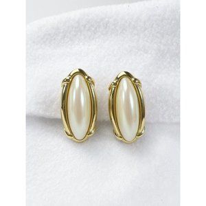 Richelieu High End Gold Pearl Vintage Earrings Oblong Cabachon